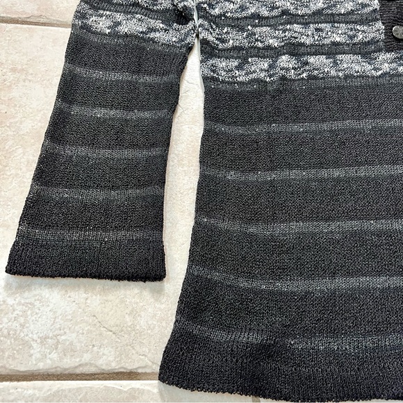 Elaris Hand-Loomed Black & White Collared Sweater - Picture 12 of 14